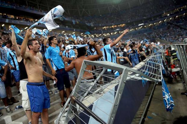 Especialista aponta risco da avalanche: "O movimento é bonito, mas não é recomendável" Jefferson Bernardes/AFP/