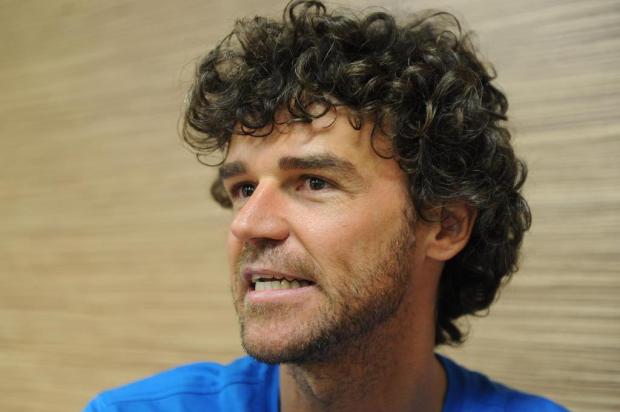 Gustavo Kuerten faz implante de prótese de quadril Artur Moser/Agencia RBS Gustavo Kuerten faz implante de prótese de quadril Artur Moser/Agencia RBS