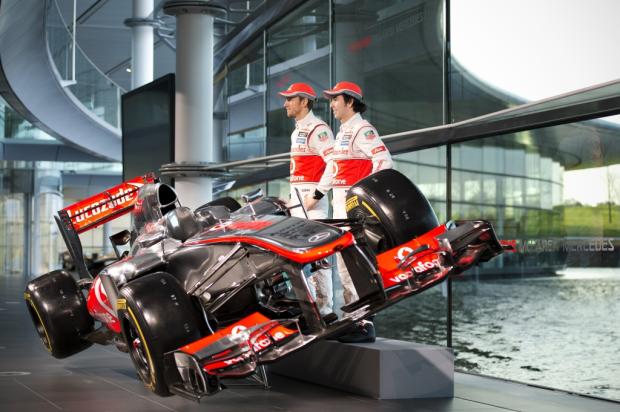 McLaren apresenta novo carro em seu 50º aniversário Adrian Dennis/ AFP/ McLaren apresenta novo carro em seu 50º aniversário Adrian Dennis/ AFP/