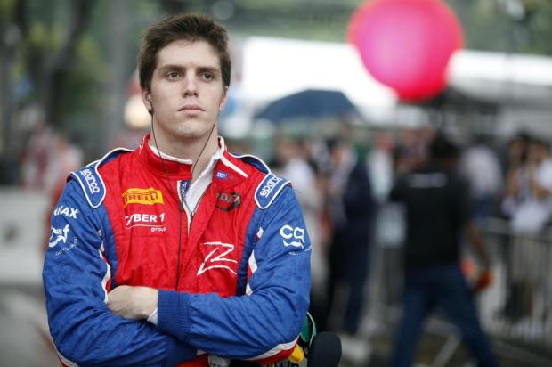 Brasileiro Luiz Razia correrá pela Marussia em 2013 Alastair Staley/Divulgação Brasileiro Luiz Razia correrá pela Marussia em 2013 Alastair Staley/Divulgação