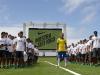 Neymar apresenta o novo uniforme da seleção brasileira de futebol, que possui gola polo verde semelhante à camisa que o Brasil usou na Copa de 1990, na Itália. O evento aconteceu  na praia de Copacabana, no Rio.