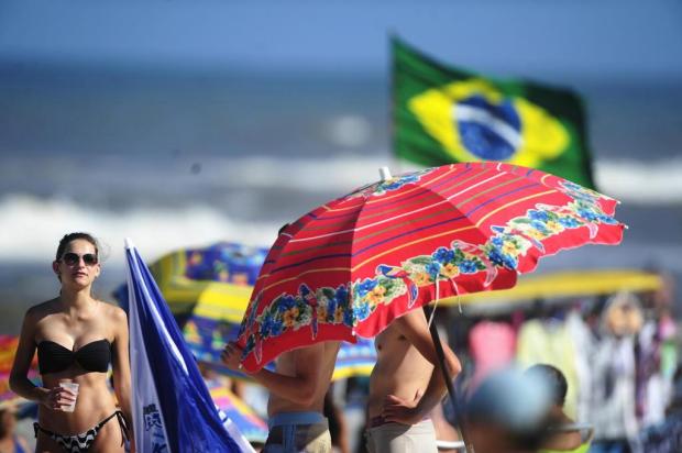 Tarde ensolarada e quente animou banhistas em Capão da Canoa Ricardo Duarte/Agencia RBS Tarde ensolarada e quente animou banhistas em Capão da Canoa Ricardo Duarte/Agencia RBS