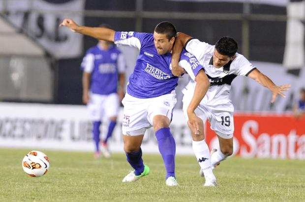 Olimpia faz valer a tradição, vence o Defensor por 2 a 0 e se classifica Norberto Duarte/AFP/ Olimpia faz valer a tradição, vence o Defensor por 2 a 0 e se classifica Norberto Duarte/AFP/