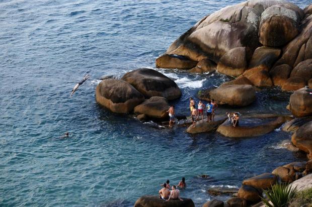 Águas transparentes de Florianópolis e Bombinhas encantam turistas Alvarélio Kurossu/Agencia RBS