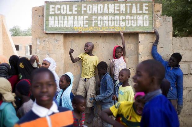 Hollande vai ao Mali lançar apelo por diálogo político aos africanos Fred Dufour/AFP Hollande vai ao Mali lançar apelo por diálogo político aos africanos Fred Dufour/AFP