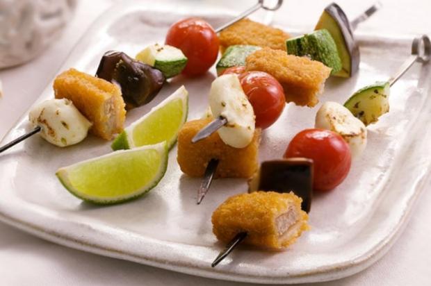 Legumes e peixe deixam leve receita de espetinho Acervo Gomes da Costa,divulgação/Acervo Gomes da Costa,Divulgação Legumes e peixe deixam leve receita de espetinho Acervo Gomes da Costa,divulgação/Acervo Gomes da Costa,Divulgação