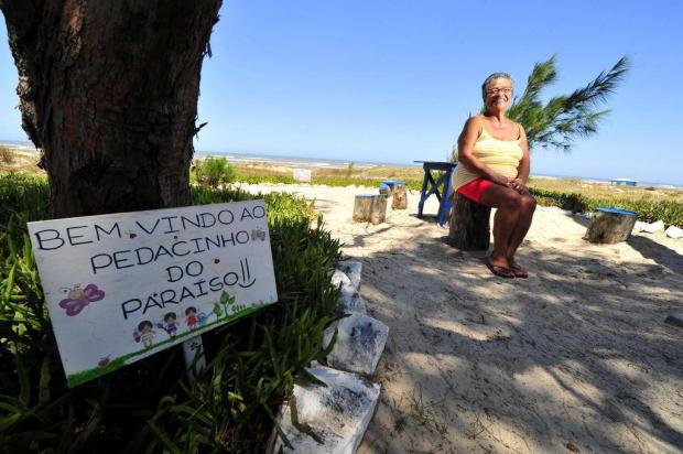 Moradora do litoral enfeitou calçadão de Nova Tramandaí com mensagens educativas Félix Zucco/Agencia RBS