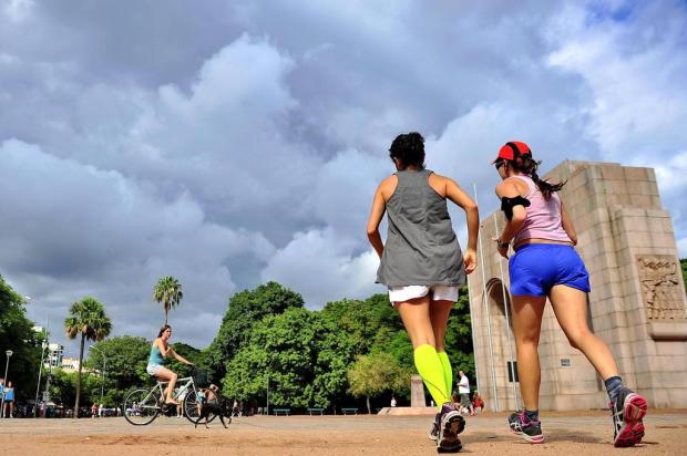 Domingo é de vento, chuva e temperaturas em declínio no Estado Tadeu Vilani/Agencia RBS Domingo é de vento, chuva e temperaturas em declínio no Estado Tadeu Vilani/Agencia RBS