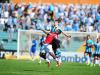 Willians domina a bola em lance com Jean Deretti