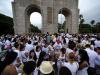 Centenas de pessoas se reuniram no Parque da Redenção para prestar homenagens às vítimas do incêndio na boate Kiss