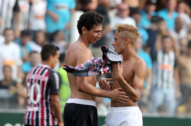 Na volta de Ganso à Vila, Miralles faz dois e Santos vence o São Paulo JOSÉ PATRÍCIO/ESTADÃO CONTEÚDO Na volta de Ganso à Vila, Miralles faz dois e Santos vence o São Paulo JOSÉ PATRÍCIO/ESTADÃO CONTEÚDO