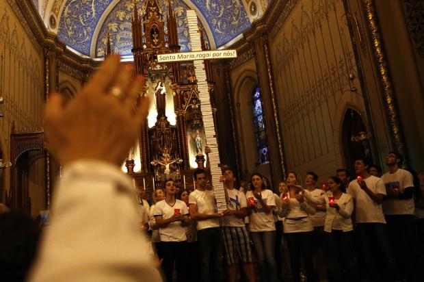 Caxienses lotam Catedral Diocesana na missa em homenagem aos mortos de Santa Maria Maicon Damasceno /Agência RBS