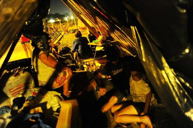 Moradores resistem em deixar a Vila Liberdade, em Porto Alegre, após incêndio que destruiu suas casas Jean Schwarz/Agencia RBS