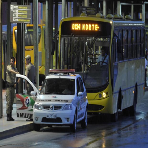 Prefeito de Joinville cria comissão para melhorar a segurança no transporte Cleber Gomes/Agencia RBS Prefeito de Joinville cria comissão para melhorar a segurança no transporte Cleber Gomes/Agencia RBS