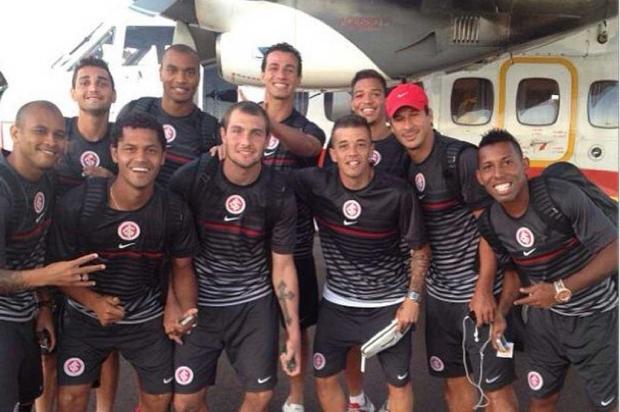 Pelo Twitter, Vitor Jr. tira onda após Gre-Nal: "Como é bom ganhar do time da Azenha, do Humaitá. Sei lá" Instagram/Reprodução/ Pelo Twitter, Vitor Jr. tira onda após Gre-Nal: "Como é bom ganhar do time da Azenha, do Humaitá. Sei lá" Instagram/Reprodução/