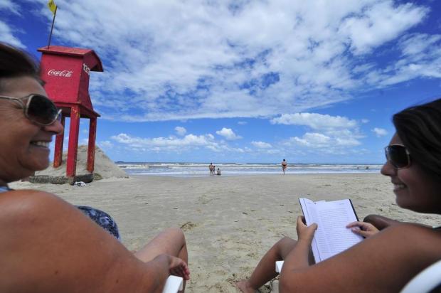 Nuvens afastam veranistas da orla em Imbé, no Litoral Norte Félix Zucco/Agencia RBS