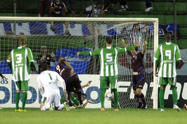Goleiro Fernando assume responsabilidade por falha no Ca-Ju Juan Barbisa, Agência RBS/
