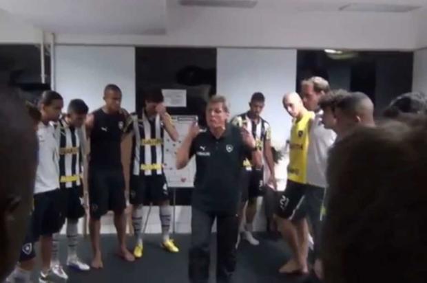 Oswaldo Oliveira, técnico do Botafogo: "Tem que peitar e meter a mão na cara" Reprodução/
