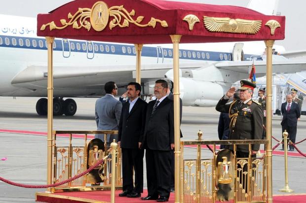 Aliado chave de Ahmadinejad é preso no Irã AFP PHOTO/HO / EGYPTIAN PRESIDENCY