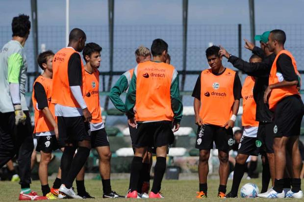 Moisés, Deoclécio e Bergson são as novidades do Juventude para enfrentar o Cruzeiro na quarta-feira Daniela Xu, Agência RBS/ Moisés, Deoclécio e Bergson são as novidades do Juventude para enfrentar o Cruzeiro na quarta-feira Daniela Xu, Agência RBS/