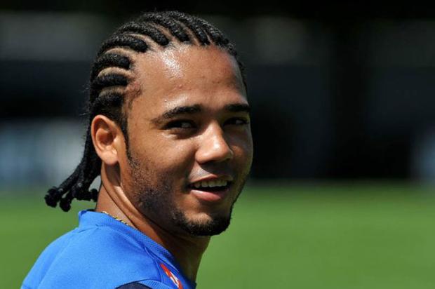 Sem renovar contrato no Santos, volante Adriano pode ser reforço do Grêmio Ivan Sorti/Santos FC/Divulgação/ Sem renovar contrato no Santos, volante Adriano pode ser reforço do Grêmio Ivan Sorti/Santos FC/Divulgação/