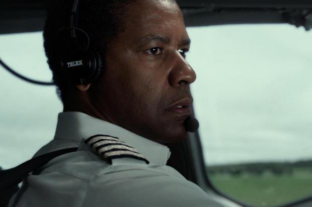 'O Voo', que rendeu indicação ao Oscar para Denzel Washington, estreia sexta Paramount/Divulgação