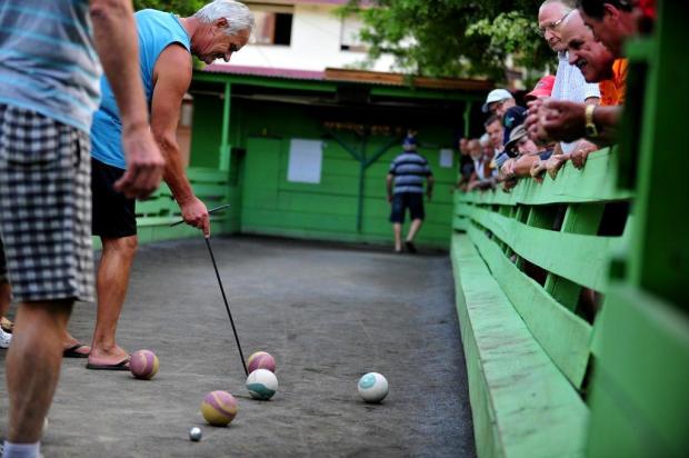 Torneio reúne jogadores de bocha em praça de Capão da Canoa Félix Zucco/Agencia RBS