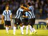 Jogadores comemoram após o quarto gol gremista