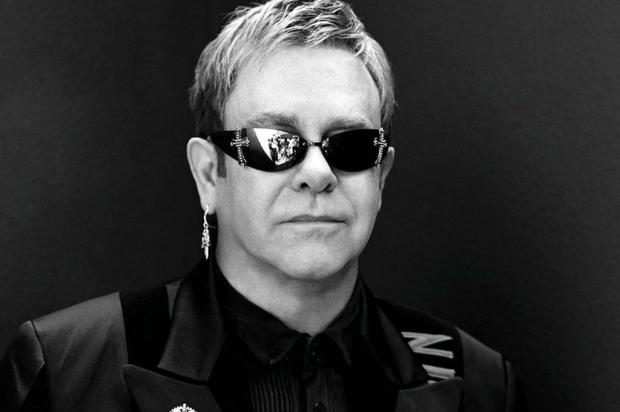 Elton John vai participar do novo álbum do Queens of the Stone Age, confirma Grohl Divulgação/Divulgação Elton John vai participar do novo álbum do Queens of the Stone Age, confirma Grohl Divulgação/Divulgação
