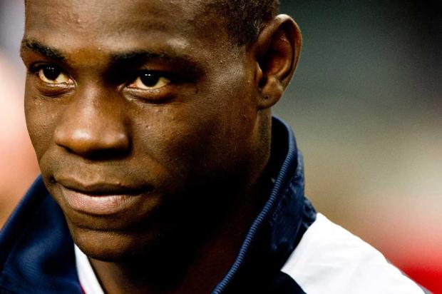 Balotelli é multado e discute com policiais no aeroporto de Milão ROBIN UTRECHT / AFP/