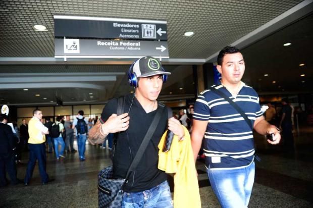 FOTO: Após marcar pela seleção chilena, Vargas retorna a Porto Alegre Mauro Vieira/Agência RBS/