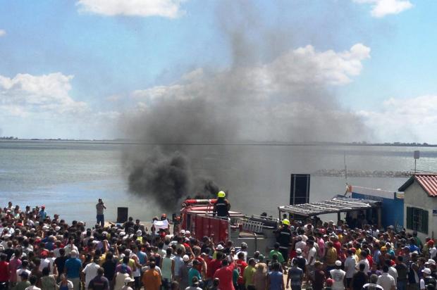 Pescadores protestam contra suposta truculência do Ibama em São José do Norte Rafael Diverio/Agência RBS Pescadores protestam contra suposta truculência do Ibama em São José do Norte Rafael Diverio/Agência RBS