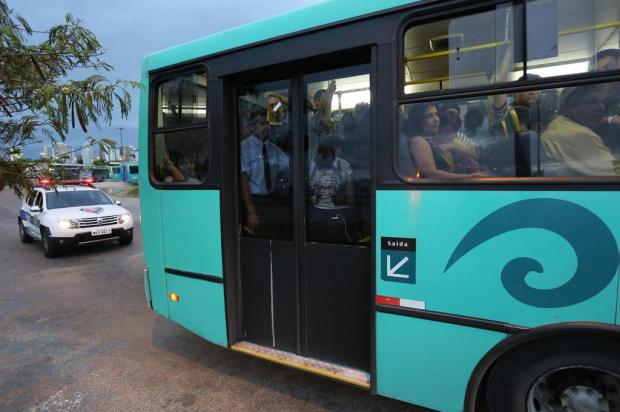 Com escolta, ônibus voltam a circular em morros de Florianópolis a partir desta sexta-feira Cristiano Estrela/Agencia RBS