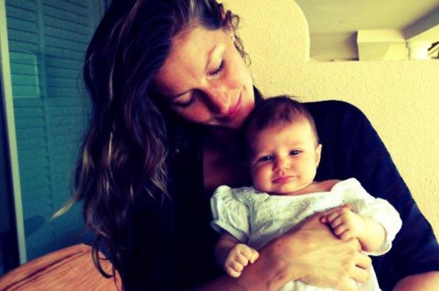 Gisele Bündchen posta foto mostrando a filha no Facebook Facebbok/Reprodução