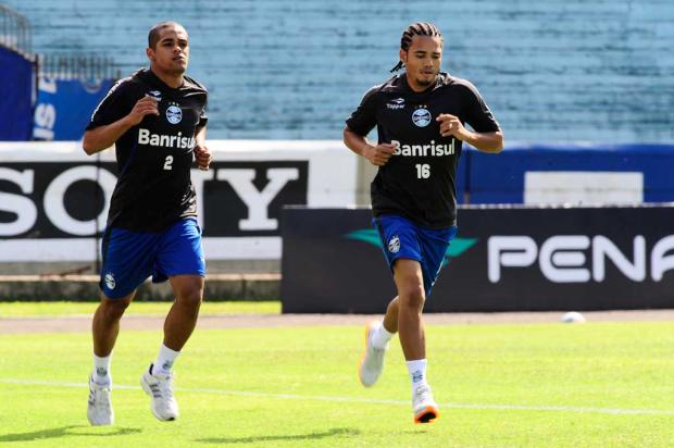 Adriano acredita em quebrar "maldição do visitante" e projeta Grêmio líder do grupo 8 Emílio Pedroso/Agência RBS/ Adriano acredita em quebrar "maldição do visitante" e projeta Grêmio líder do grupo 8 Emílio Pedroso/Agência RBS/