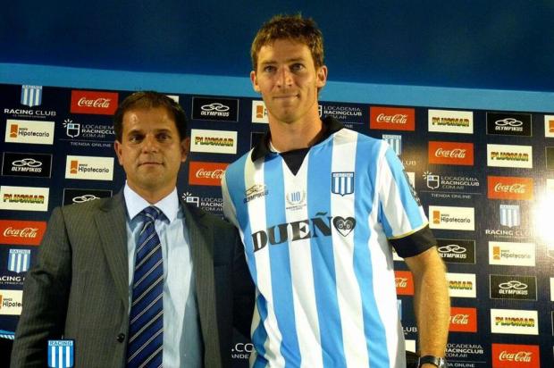 FOTO: Bolatti é oficialmente apresentado pelo Racing, na Argentina Divulgação/Racing Club