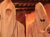 O museu Kurá Hulanda, em Willemstad, expõe uniformes originais, sujos de sangue seco, da Kux Klux Klan