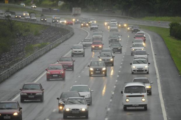 Lentidão afeta trânsito ao longo de sete quilômetros na freeway Felix Zucco/Agência RBS Lentidão afeta trânsito ao longo de sete quilômetros na freeway Felix Zucco/Agência RBS