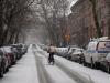 Em Nova York, o dia amanheceu com grandes flocos de neve e vento forte