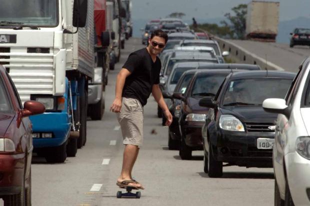Motoristas chegaram a enfrentar 42 quilômetros de congestionamento em SC Maurício Vieira/Agência RBS