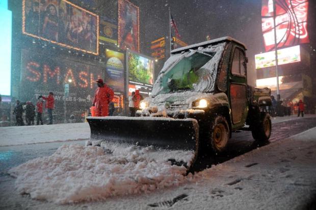 Tempestade de neve paralisa transportes e deixa dois mortos nos EUA MEHDI TAAMALLAH/AFP