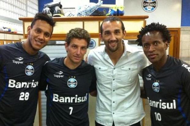 Souza posta foto com novo reforço do Grêmio: "Boas vindas el Pirata" Reprodução/Instagram