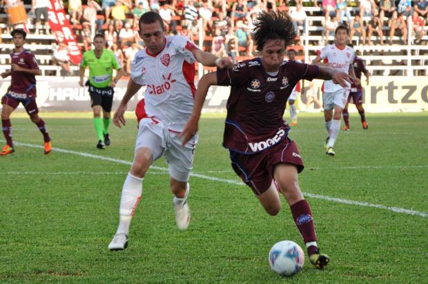 Caxias segura pressão e garante empate em 1 a 1 com o São Luiz no Estádio 19 de Outubro Abel Oliveira/Especial Caxias segura pressão e garante empate em 1 a 1 com o São Luiz no Estádio 19 de Outubro Abel Oliveira/Especial