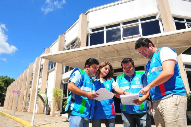 Voluntários de todo o Brasil foram a Santa Maria ajudar vítimas da tragédia Maiara Bersch/Agencia RBS Voluntários de todo o Brasil foram a Santa Maria ajudar vítimas da tragédia Maiara Bersch/Agencia RBS
