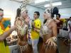 Mayra Cardi e Scheila Carvalho nos bastidores do desfile do Grupo A, no Rio de Janeiro