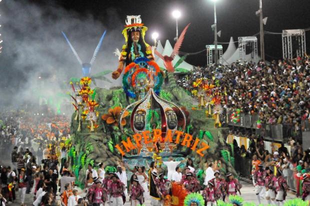 Imperatriz Dona Leopoldina surpreende com belo desfile sobre o Rio São Francisco Marcelo Oliveira/Diário Gaúcho Imperatriz Dona Leopoldina surpreende com belo desfile sobre o Rio São Francisco Marcelo Oliveira/Diário Gaúcho