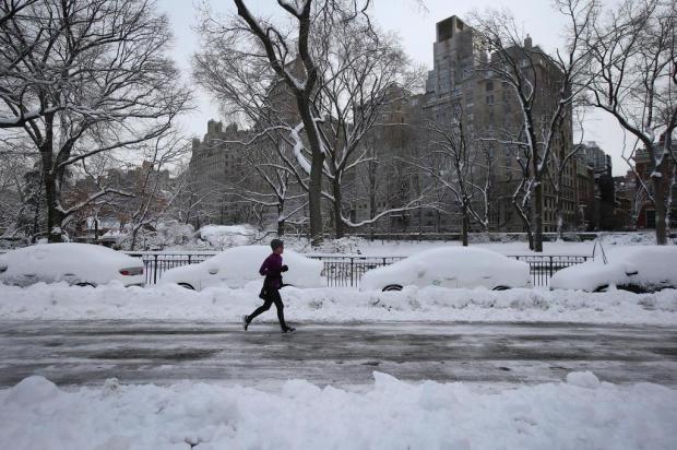 Número de mortes  sobe para 7 em tempestade de neve no nordeste dos EUA John Moore/AFP