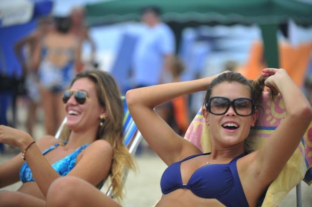 Apesar do tempo instável, veranistas aproveitam a praia no Carnaval Félix Zucco/Agencia RBS Apesar do tempo instável, veranistas aproveitam a praia no Carnaval Félix Zucco/Agencia RBS