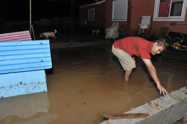 Chuva causa alagamentos e transtornos em Viamão Carlos Macedo/Especial Chuva causa alagamentos e transtornos em Viamão Carlos Macedo/Especial