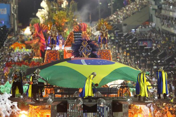 Problemas em carros e na evolução prejudicam desfile da Unidos da Tijuca Ivo Gonzalez / Agencia O Globo./ Problemas em carros e na evolução prejudicam desfile da Unidos da Tijuca Ivo Gonzalez / Agencia O Globo./